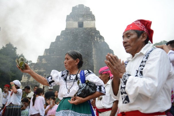 Op 21 December 2012 vierden hedendaagse Maya's het aanbreken van een nieuw tijdperk in de oude Maya-stad Tikal in Guatemala